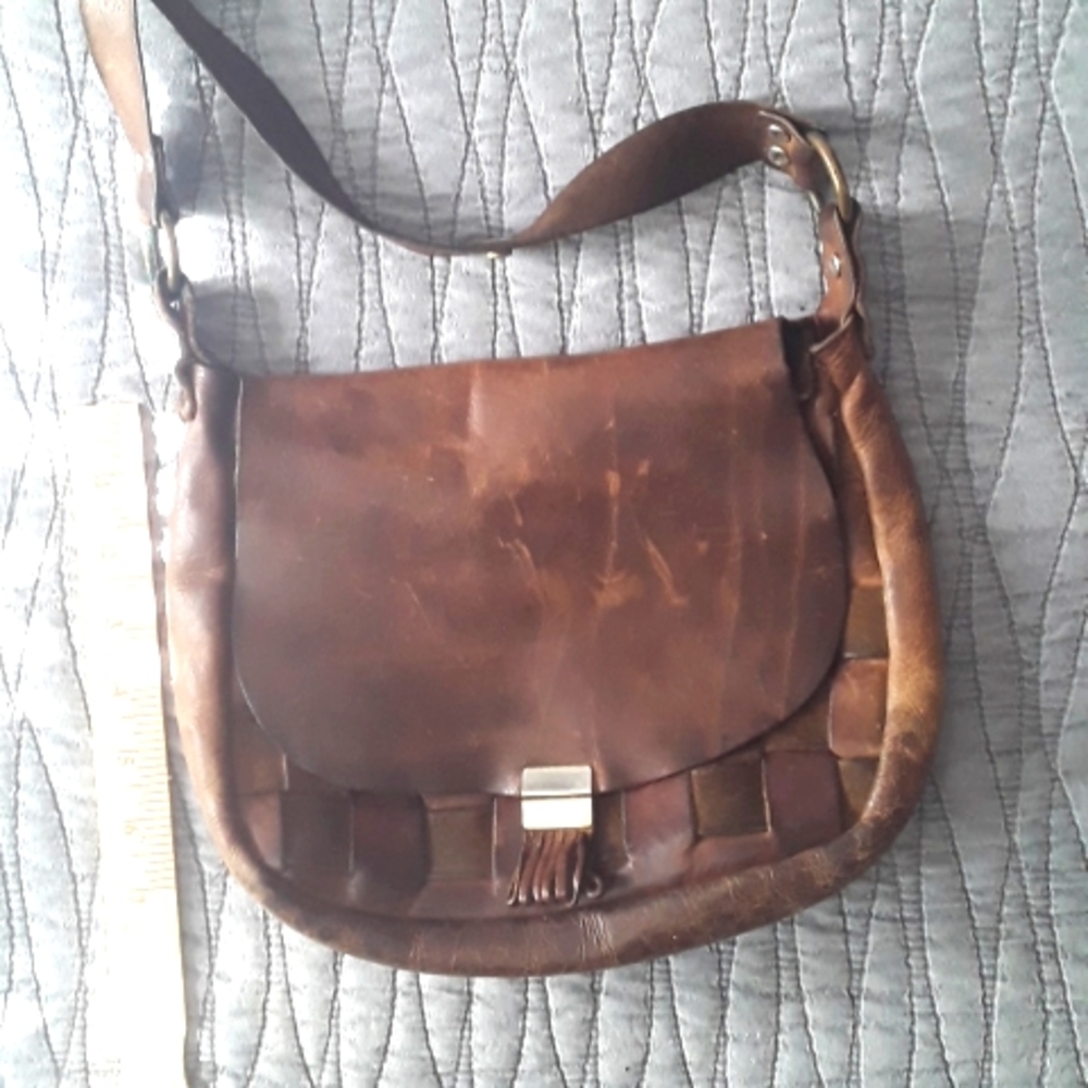 Vintage 1970s leather crossbody bag